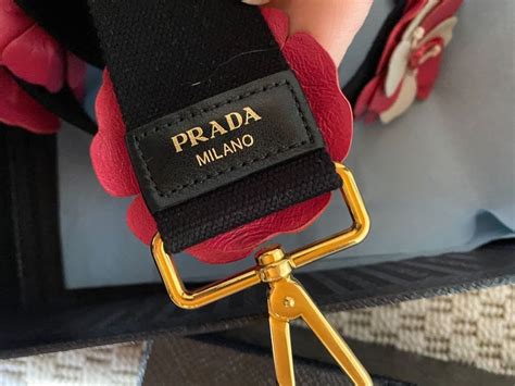 prada schulterriemen kaufen|Prada Schulterriemen mit Webmuster .